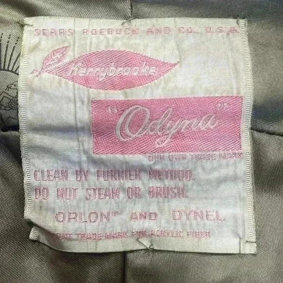 Vintage Sears and Roebuck  company Kerry Brook Woman’s Shawl. Acrylic, fiber. - Picture 7 of 8